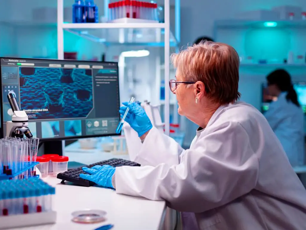 A medical practitioner working in a lab